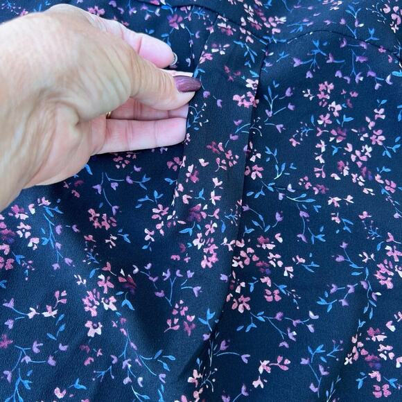 Hillary Radley women’s size XXL black floral V neck top. - Picture 9 of 10